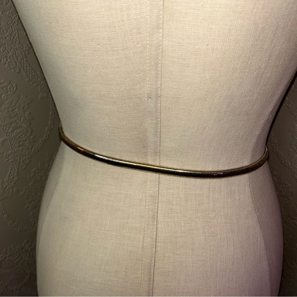 Gold Metal Belt vintage approx 26” un stretched some tarnishing - Picture 4 of 5